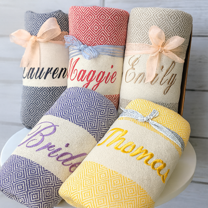 Personalized Bridesmaid Towel – Custom Embroidered Spa Gift, Wedding Party Favor, Bachelorette Personalized Gifts for Women